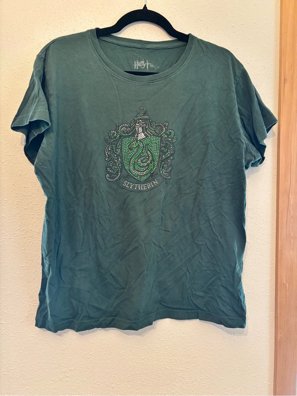 Harry Potter Slytherin Rhinestone Crest Short Sleeve Tee - Green XL
0108S